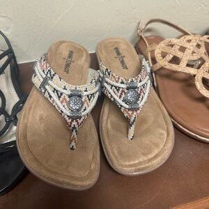 Minnetonka Women's Multicolor Beaded Sandals